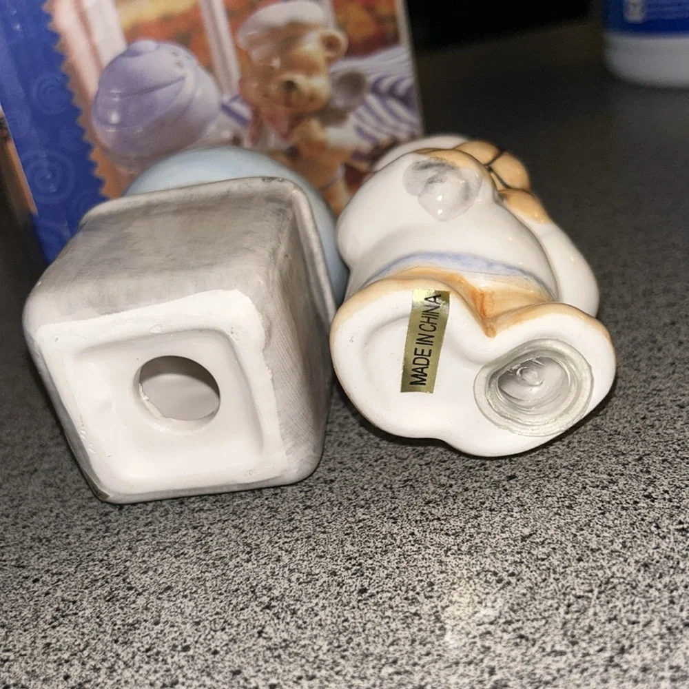 NWT Home Trends Ceramic Chef Bear & Stove w/ Honey Pot Salt & Pepper Shaker Set